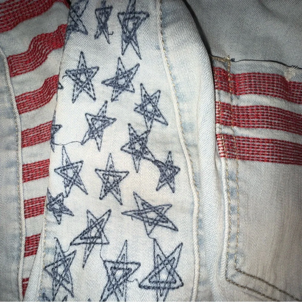 Indigo Rein Light Blue Jean Shorts with Star and Stripe Accents Sz 11/31